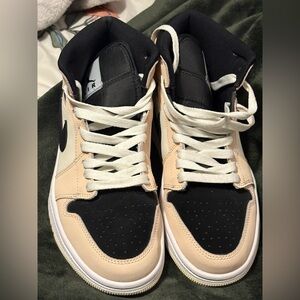 Nike Kids Sneakers Black and Tan